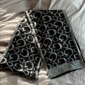 Guess scarf